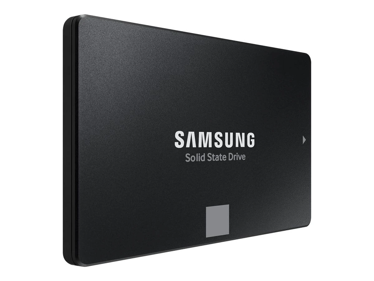 Dysk SSD Samsung 870 EVO 500GB 2.5 SATA III – zbliżenie, widok pod kątem