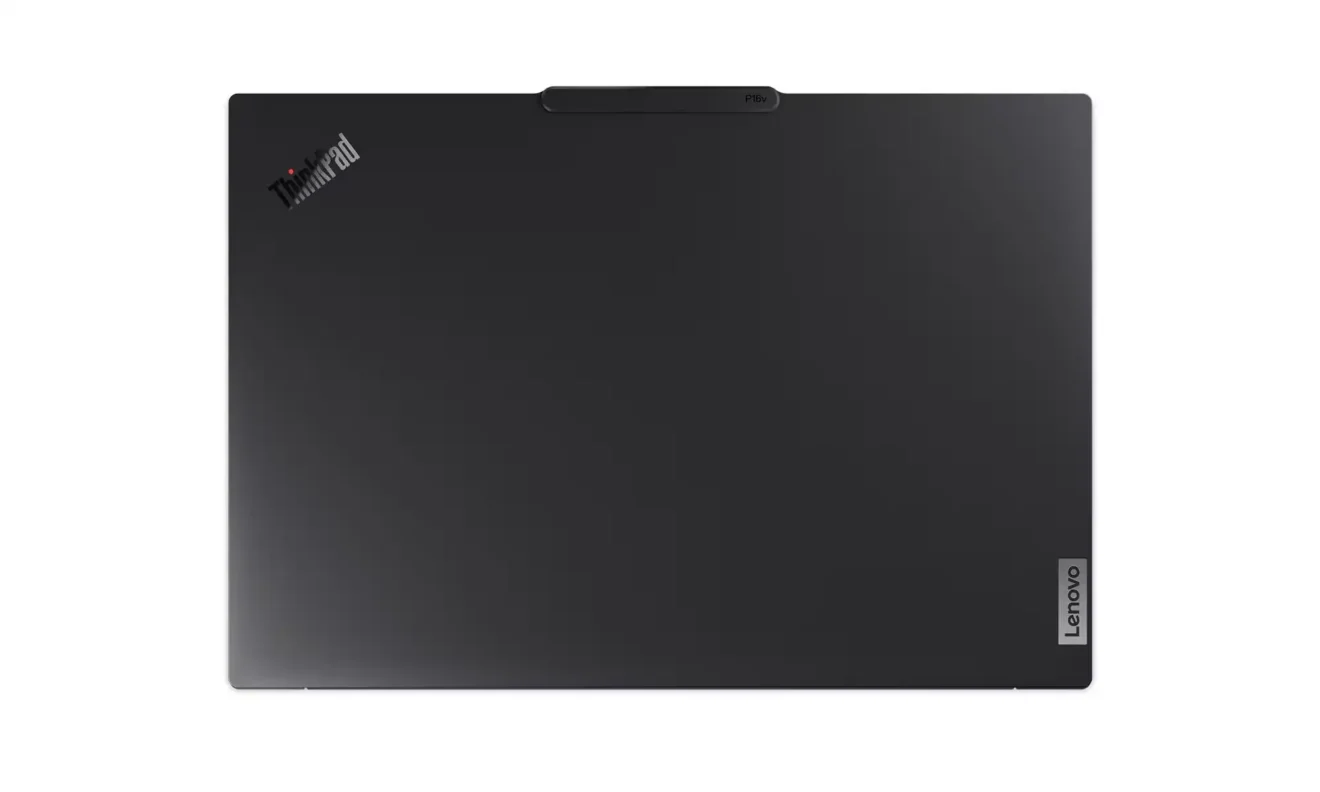 Pokrywa laptopa Lenovo, widziana od góry. Logotyp Lenovo został umieszczony w prawym dolnym rogu przy prawej krawędzi urządzenia, logotyp ThinkPad na lewym górnym rogu, zaś na górnym, środkowym elemencie zawarto P16v